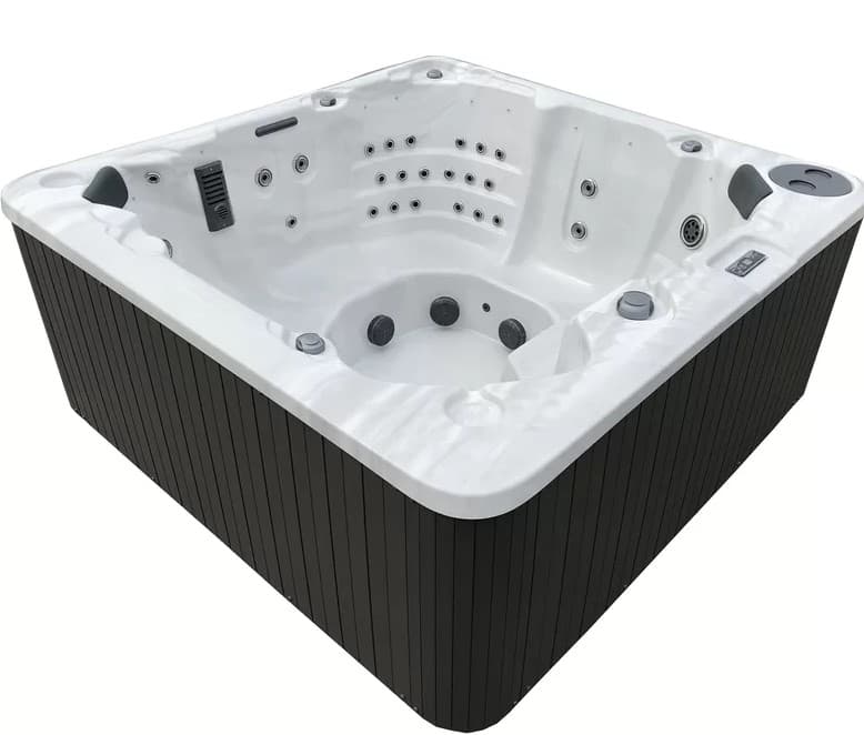 6 Futura Spas hot tub