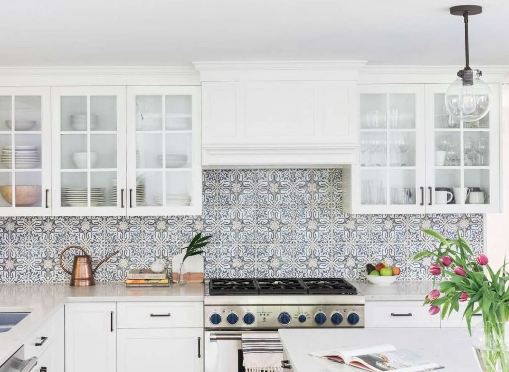 29 kitchen backsplash ideas for white cabinets