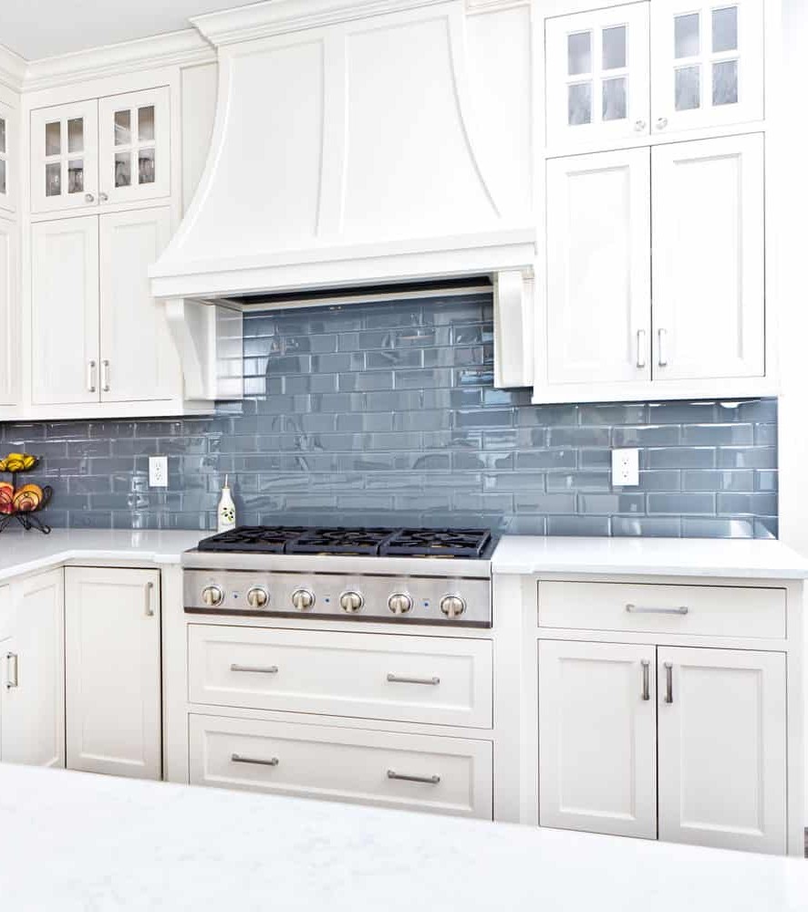 40 Best Kitchen Backsplash Ideas, Grey Tile Backsplash With White Cabinets