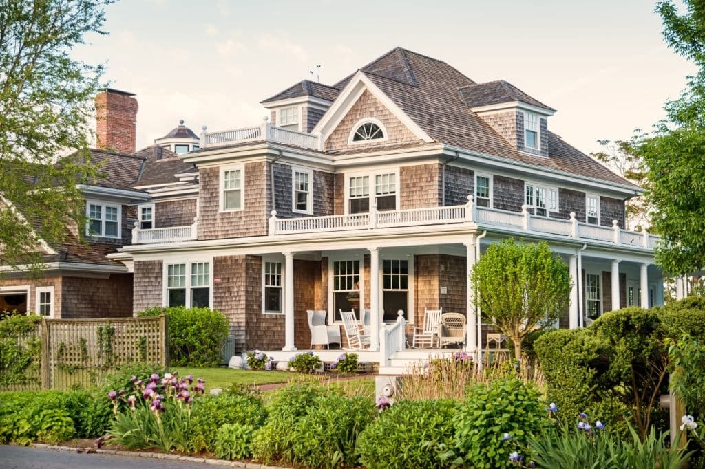 traditional cape cod house