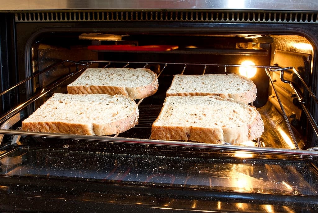 make toast in oven