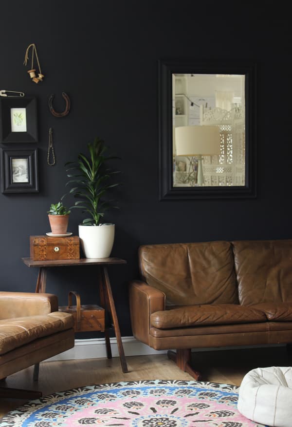 10 black wall colors go with dark brown furniture
