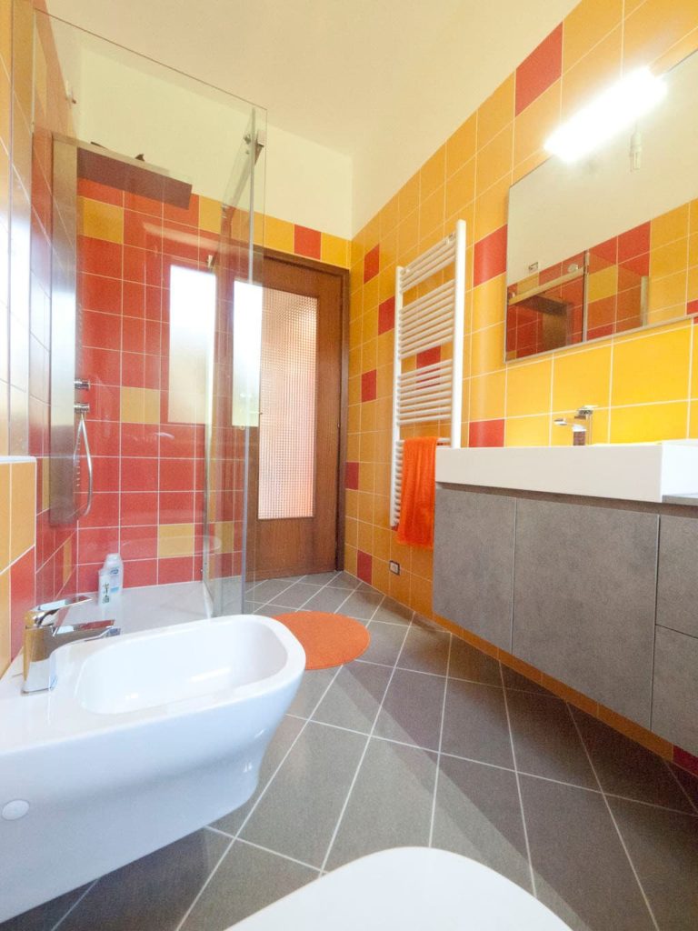 21 orange ivory color walls go with gray tile bathroom 1