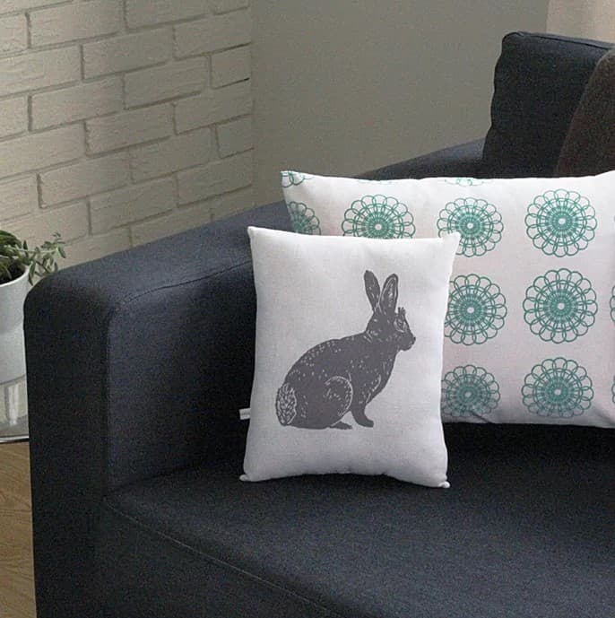 23 throw pillow ideas for grey couches