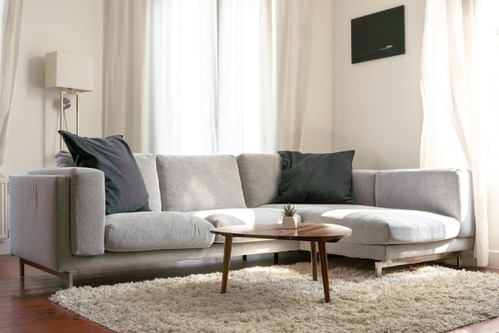 25 throw pillow ideas for grey couches