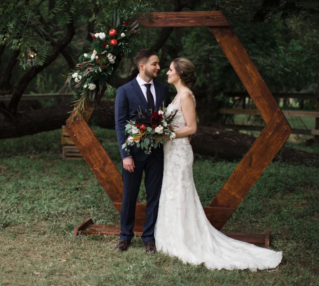 31 rustic barn door wedding ideas