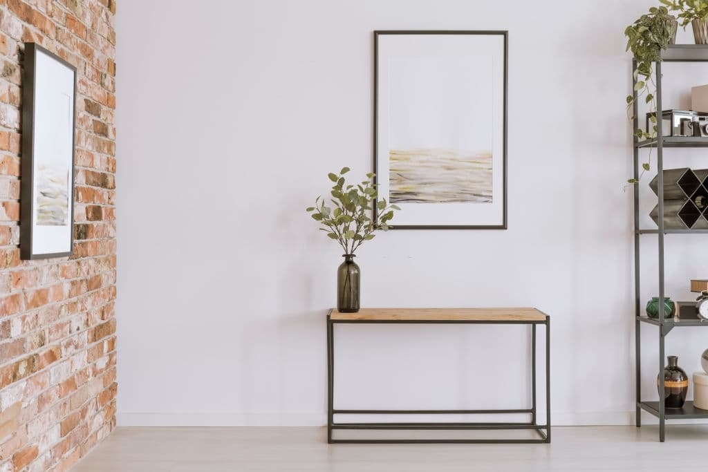 console table with glass vase