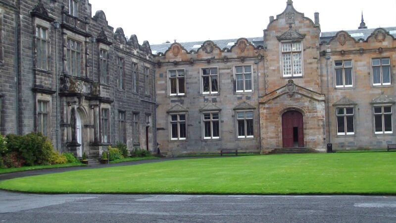 21 colleges that look like hogwarts