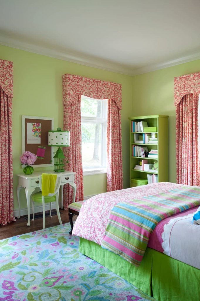 22 pink curtains with green walls 1