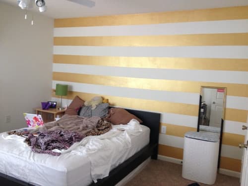 7 gold accent wall go with gray walls