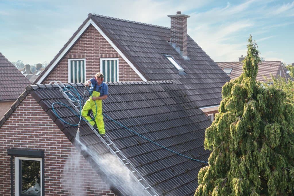cleaner with pressure washer at roof