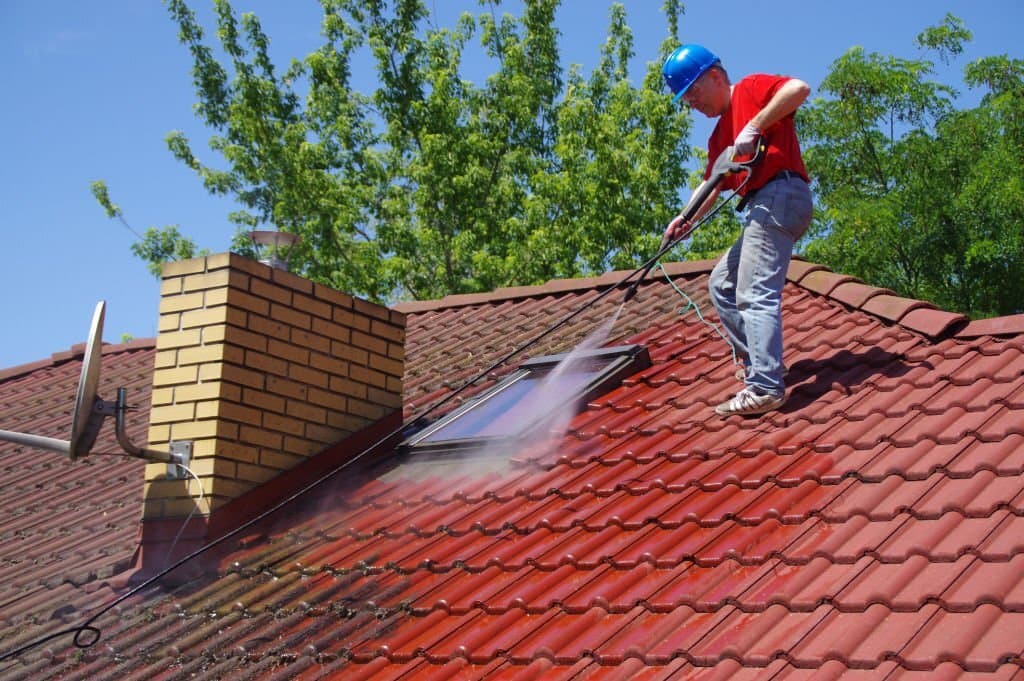 house roof cleaning with pressure tool