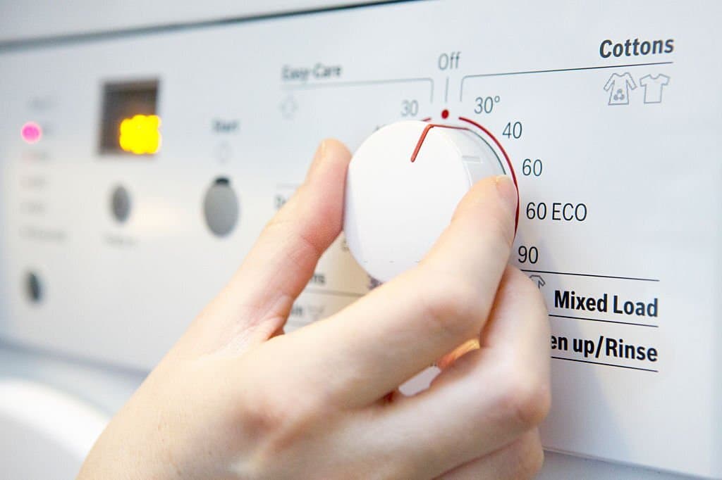 selecting cooler temperature on washing machine to save energy