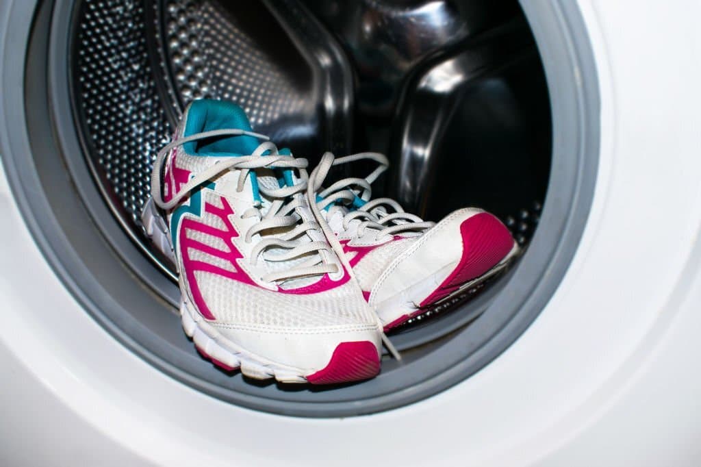 How to wash sneakers in the washing machine