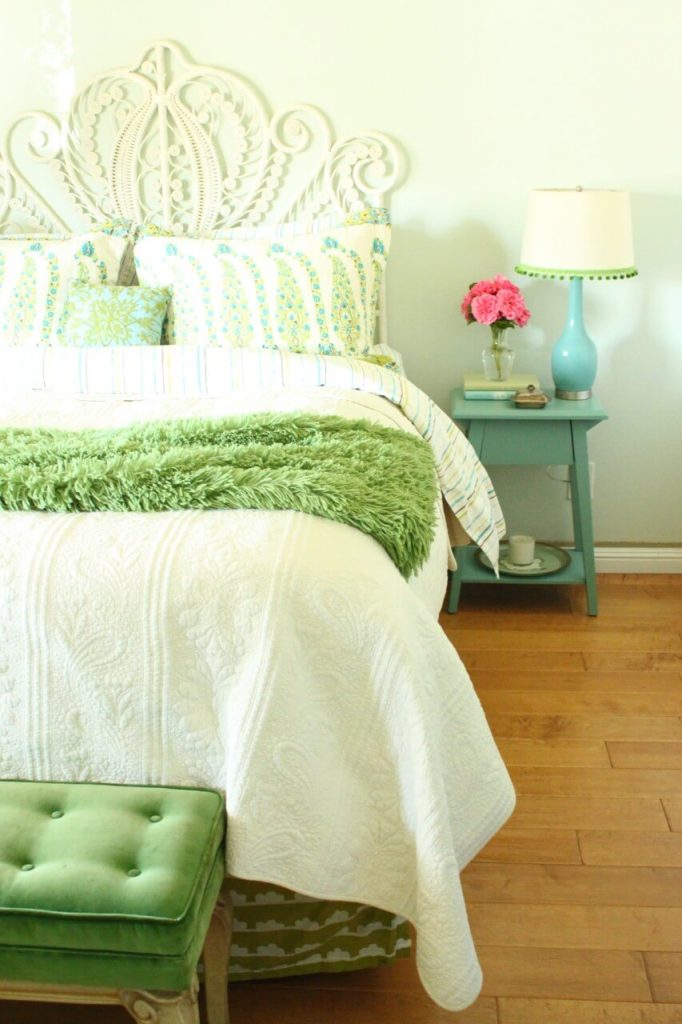 1 colors go with mint green