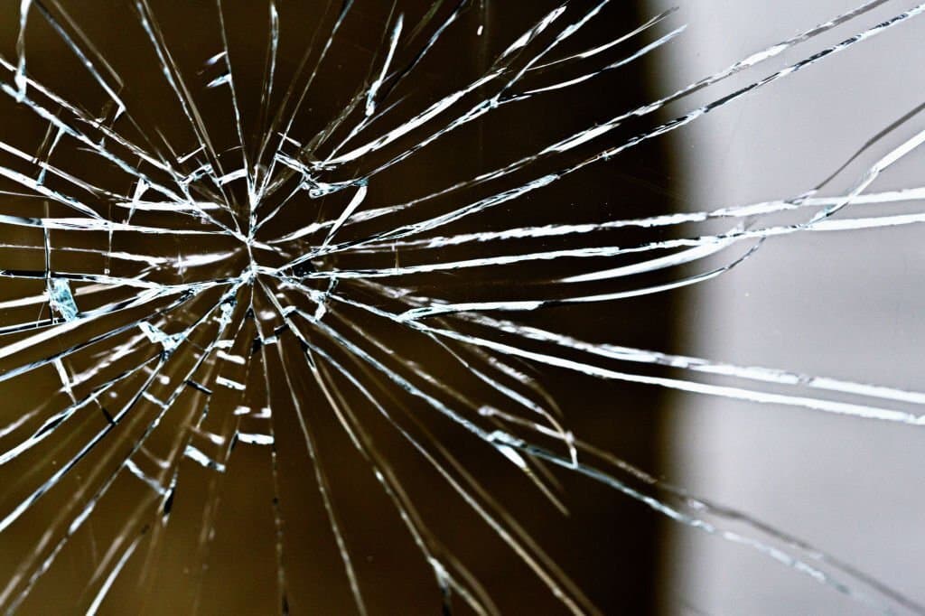 how to fix cracked mirror