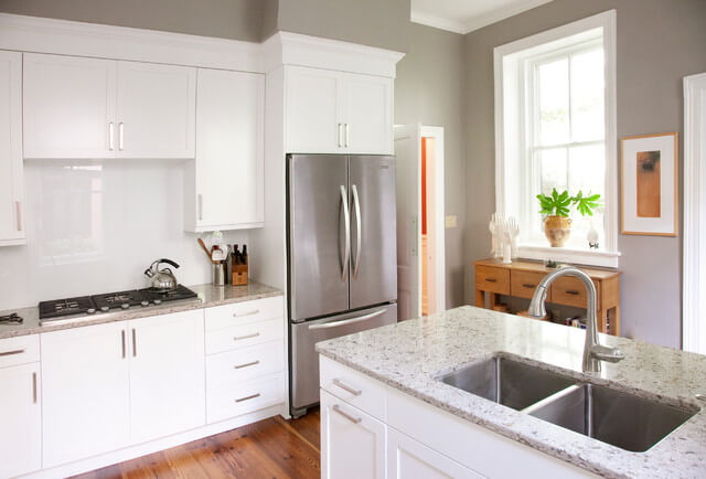 what colors go with gray walls in kitchen