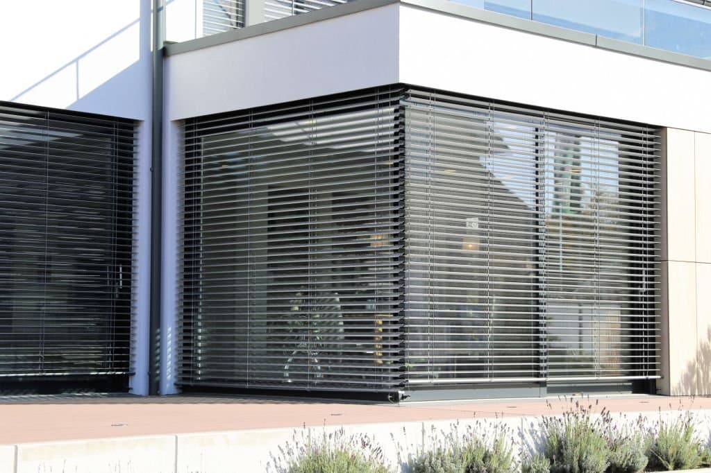 benefits of outdoor blinds