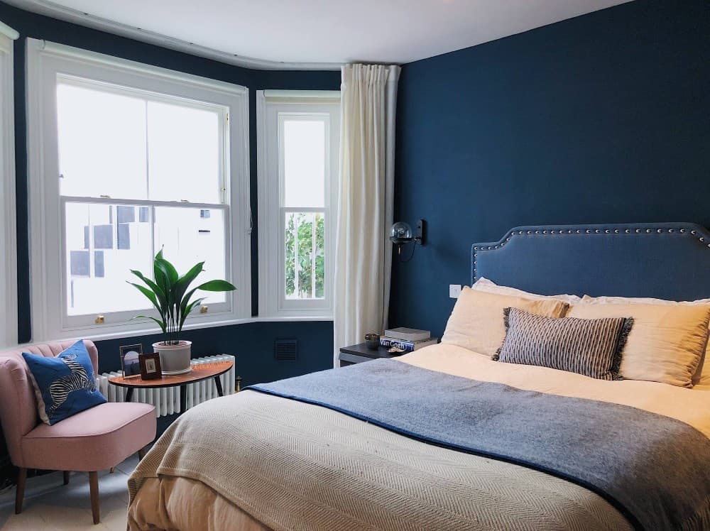 bedroom blue accent wall