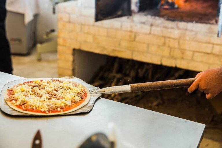 Why Do You Need Pizza Peel and How to Choose One
