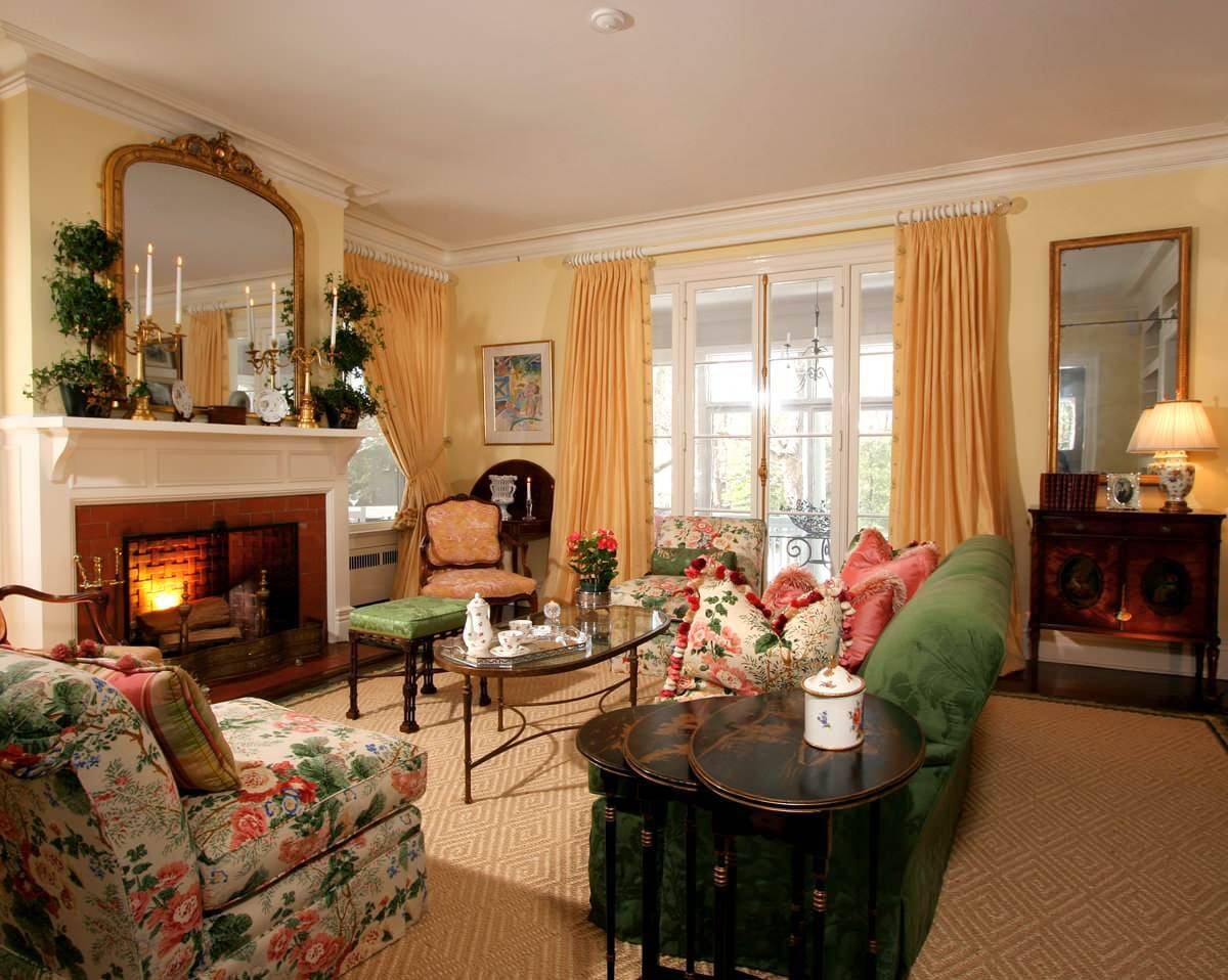 Decorating Ideas For Small Living Room: The Magic of Mirrors