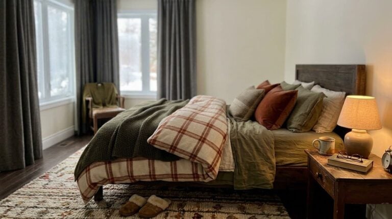 15 Snug, Cozy Master Bedroom Decor Ideas for the Colder Months